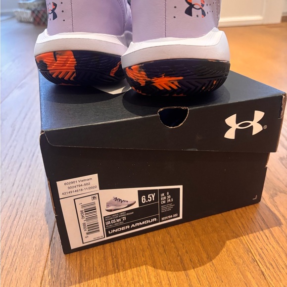 Brand new Under Armour shoes 6.5Y - Picture 3 of 3